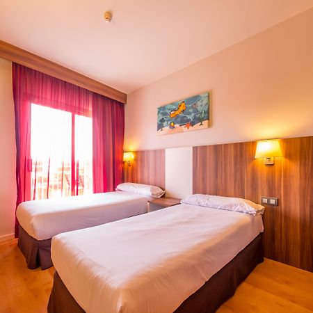Golden Avenida Family Suites 4* Salou Exterior foto